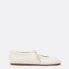 Sneakers met strik en platte zool