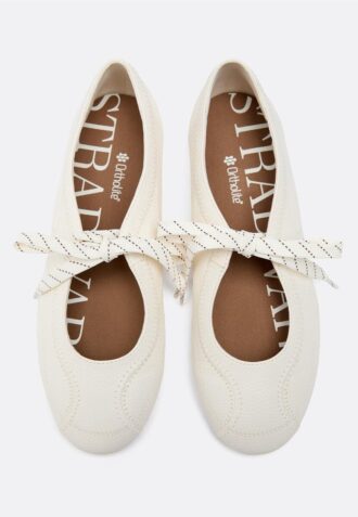 sneakers met strik en platte zool 2 330x477 - Sneakers met strik en platte zool