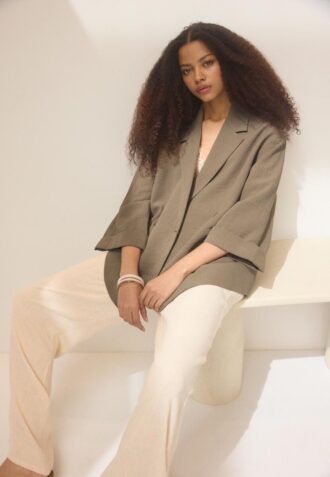 Soepelvallende blazer met dubbele rij knopen