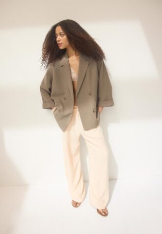 Soepelvallende blazer met dubbele rij knopen