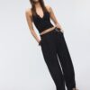 Soepelvallende broek met gesp Soepelvallende broek met gesp