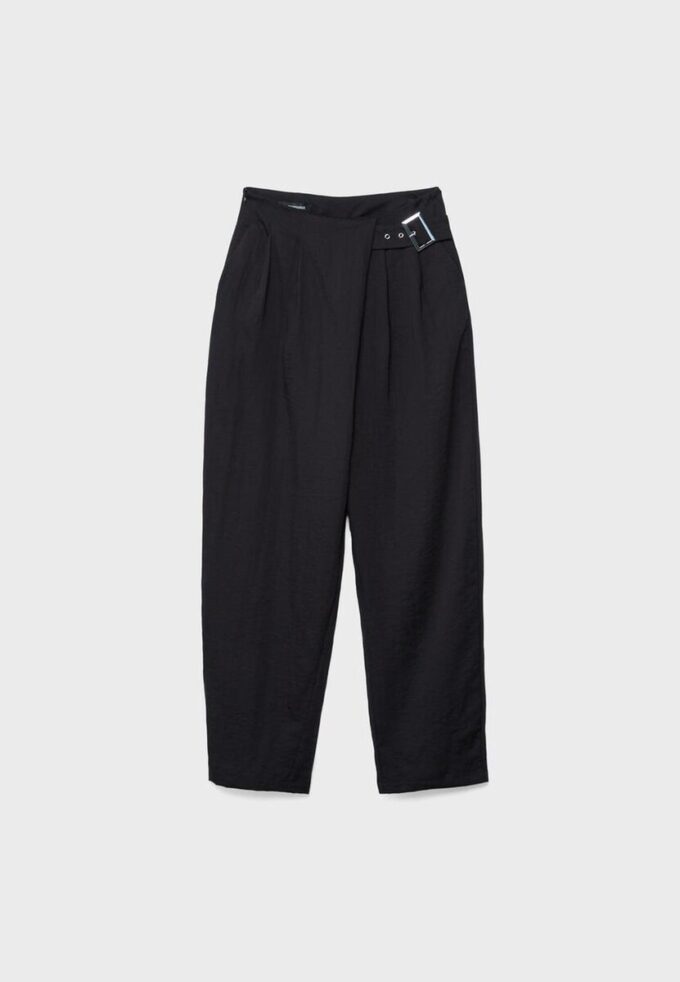 Soepelvallende broek met gesp Soepelvallende broek met gesp