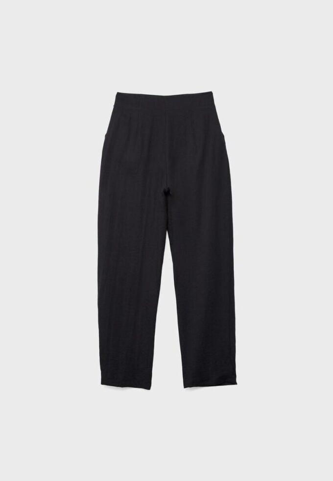 Soepelvallende broek met gesp Soepelvallende broek met gesp
