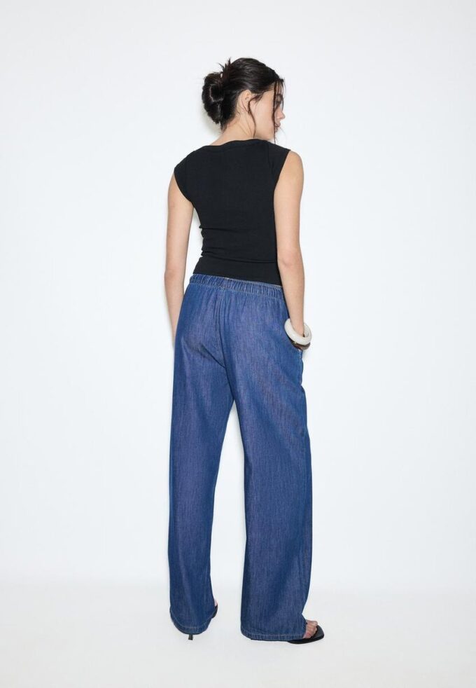 Soepelvallende denim broek met trekkoord Soepelvallende denim broek met trekkoord