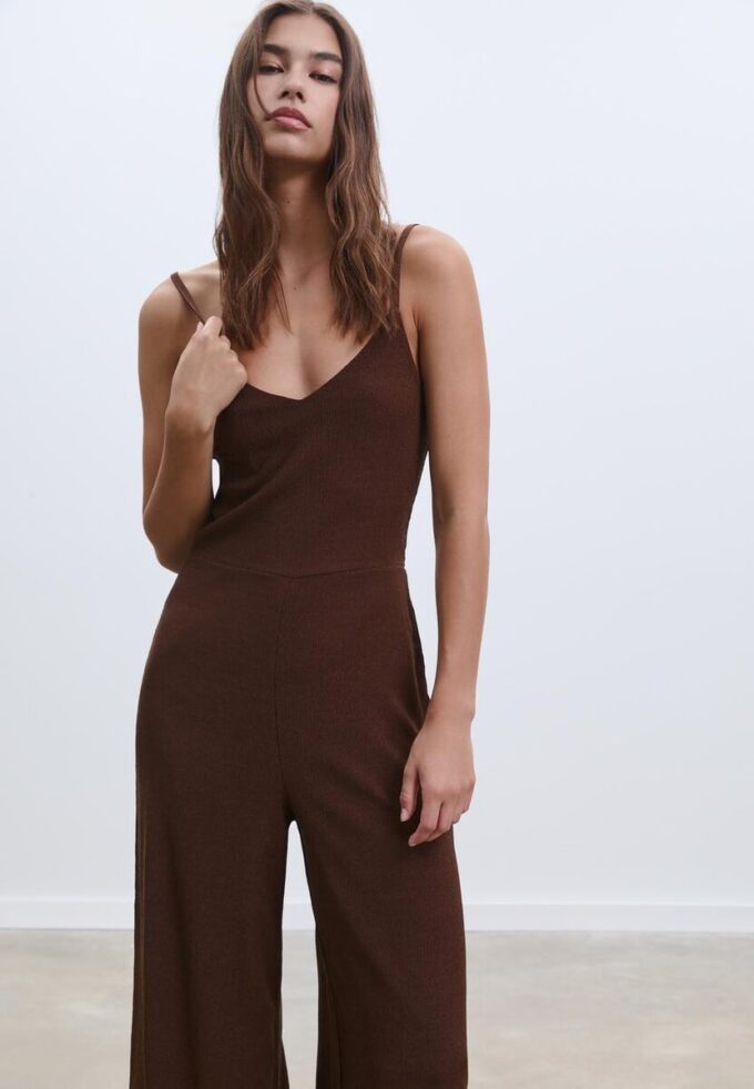 Soepelvallende jumpsuit met bandjes Soepelvallende jumpsuit met bandjes
