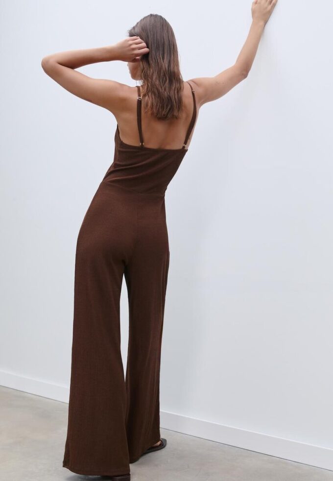 Soepelvallende jumpsuit met bandjes Soepelvallende jumpsuit met bandjes