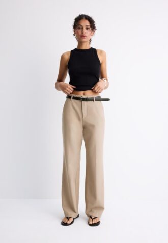 Soepelvallende, rechte broek met riem