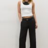 Soepelvallende, rechte broek met riem Soepelvallende, rechte broek met riem