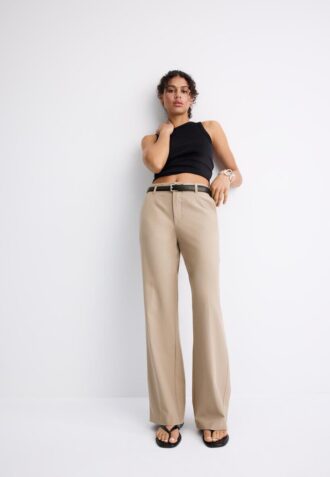 Soepelvallende, rechte broek met riem