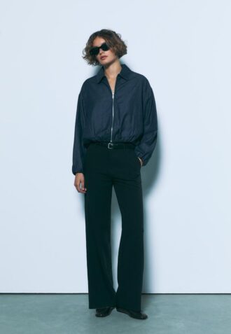 Soepelvallende, rechte broek met riem