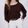 Soepelvallende, rechte broek met riem Soepelvallende, rechte broek met riem