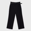 Soepelvallende, rechte broek met riem Soepelvallende, rechte broek met riem
