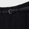 Soepelvallende, rechte broek met riem Soepelvallende, rechte broek met riem