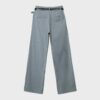 Soepelvallende, rechte broek met riem Soepelvallende, rechte broek met riem