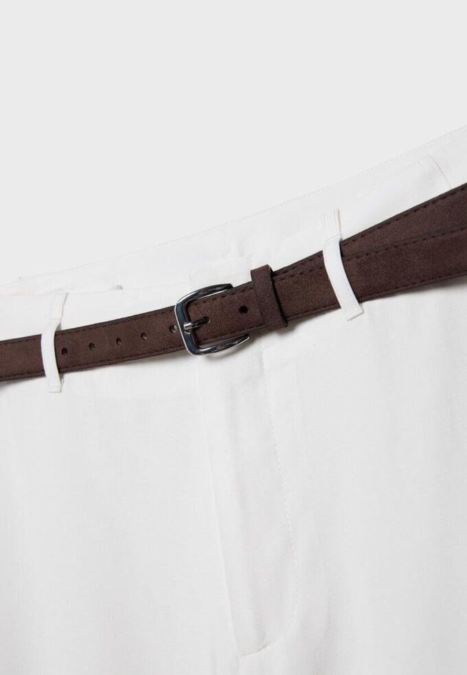 Soepelvallende, rechte broek met riem Soepelvallende, rechte broek met riem