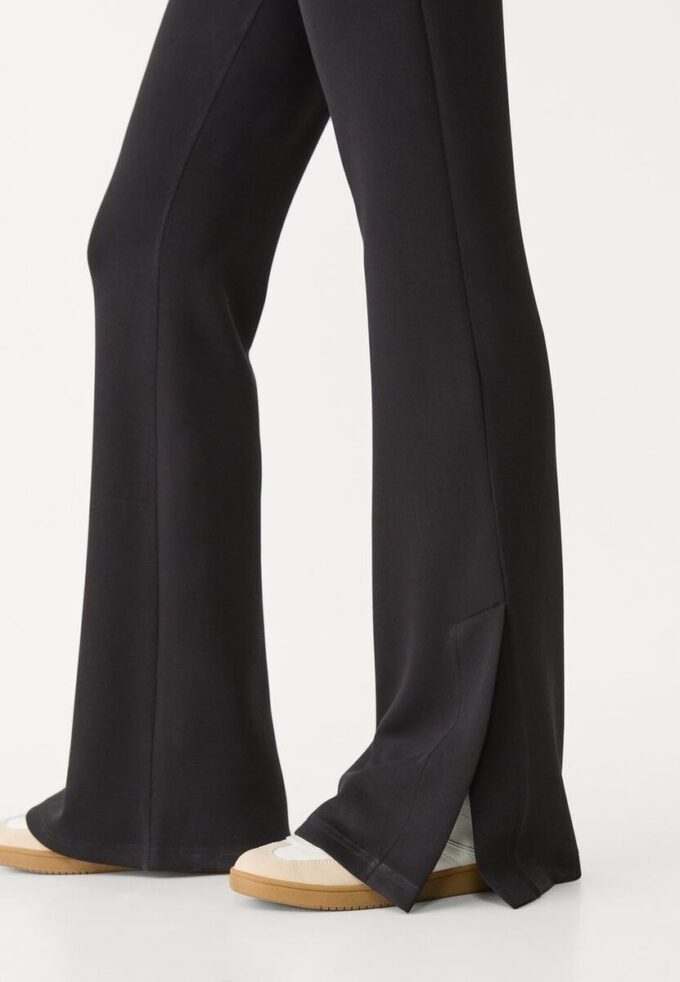 Soft-Touch broek met uitlopende pijpen