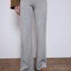 Soft-Touch broek met uitlopende pijpen en naaddetail aan de voorkant Soft-Touch broek met uitlopende pijpen en naaddetail aan de voorkant