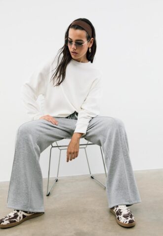 Soft-Touch joggingbroek met Wide Leg pijpen en naaddetail aan de voorkant