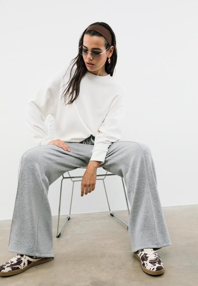 Soft-Touch joggingbroek met Wide Leg pijpen en naaddetail aan de voorkant Soft-Touch joggingbroek met Wide Leg pijpen en naaddetail aan de voorkant