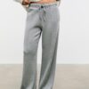 Soft-Touch joggingbroek met Wide Leg pijpen en naaddetail aan de voorkant Soft-Touch joggingbroek met Wide Leg pijpen en naaddetail aan de voorkant
