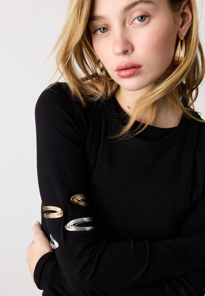 Stijve armband met multi-metallic draad