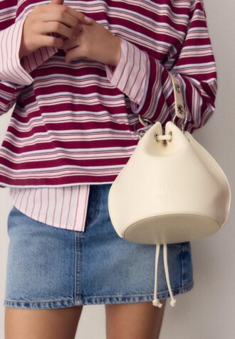 Stijve bucketbag met oogjes