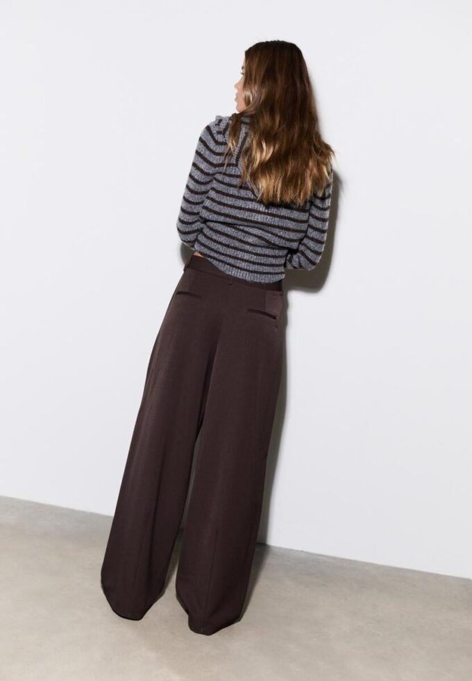 Strakke broek met coupenaden Strakke broek met coupenaden