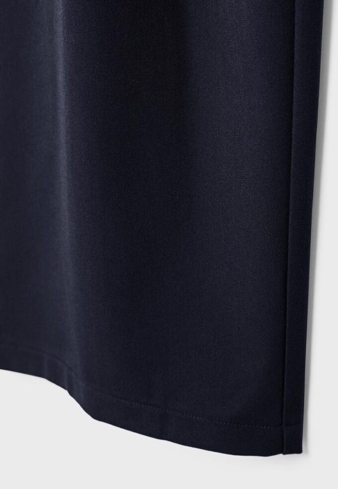 Strakke broek met coupenaden Strakke broek met coupenaden