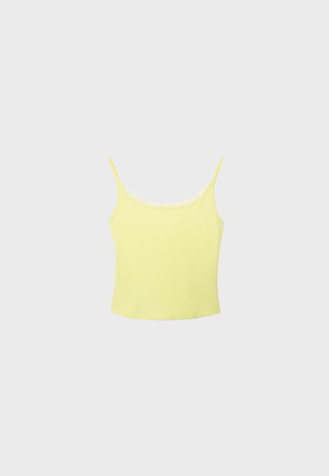 Top met bandjes en kanten rand Top met bandjes en kanten rand
