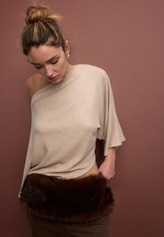 Top met boothals en cape