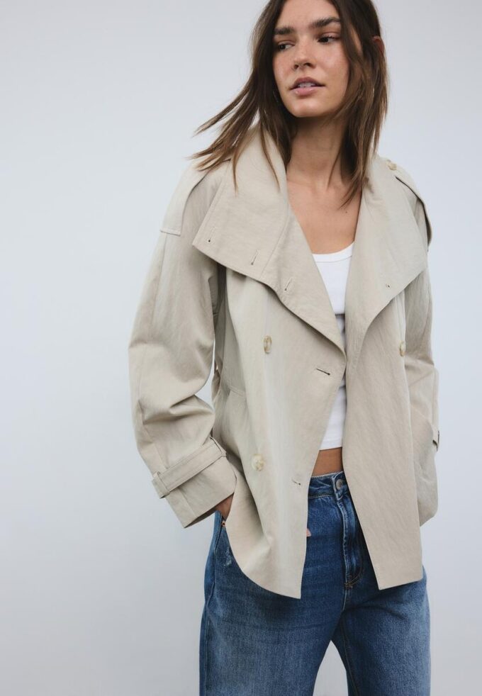 Trenchcoat met hoge kraag Trenchcoat met hoge kraag