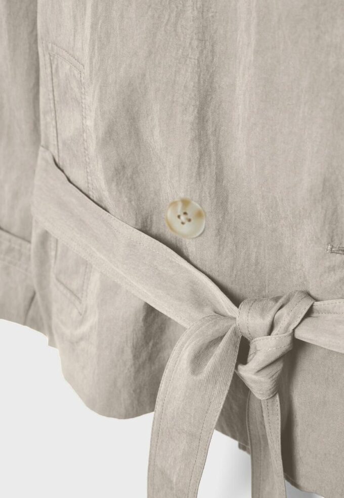 Trenchcoat met hoge kraag Trenchcoat met hoge kraag
