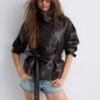 Trenchcoat met hoge kraag en leerlook Trenchcoat met hoge kraag en leerlook