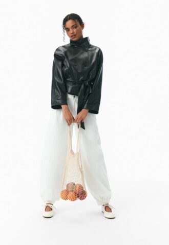 Trenchcoat met hoge kraag en leerlook