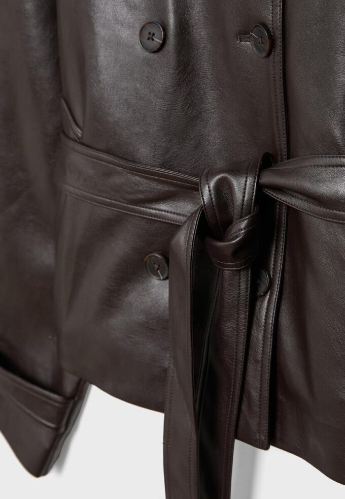 Trenchcoat met hoge kraag en leerlook Trenchcoat met hoge kraag en leerlook