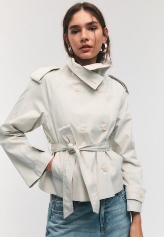 Trenchcoat met hoge kraag en riem
