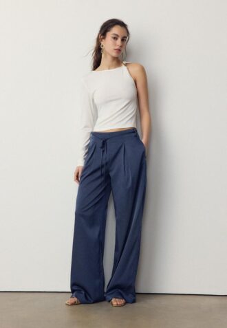 Wijdvallende broek met kreukeffect en strik