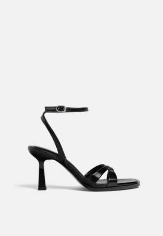 Zwarte sandalen met hak
