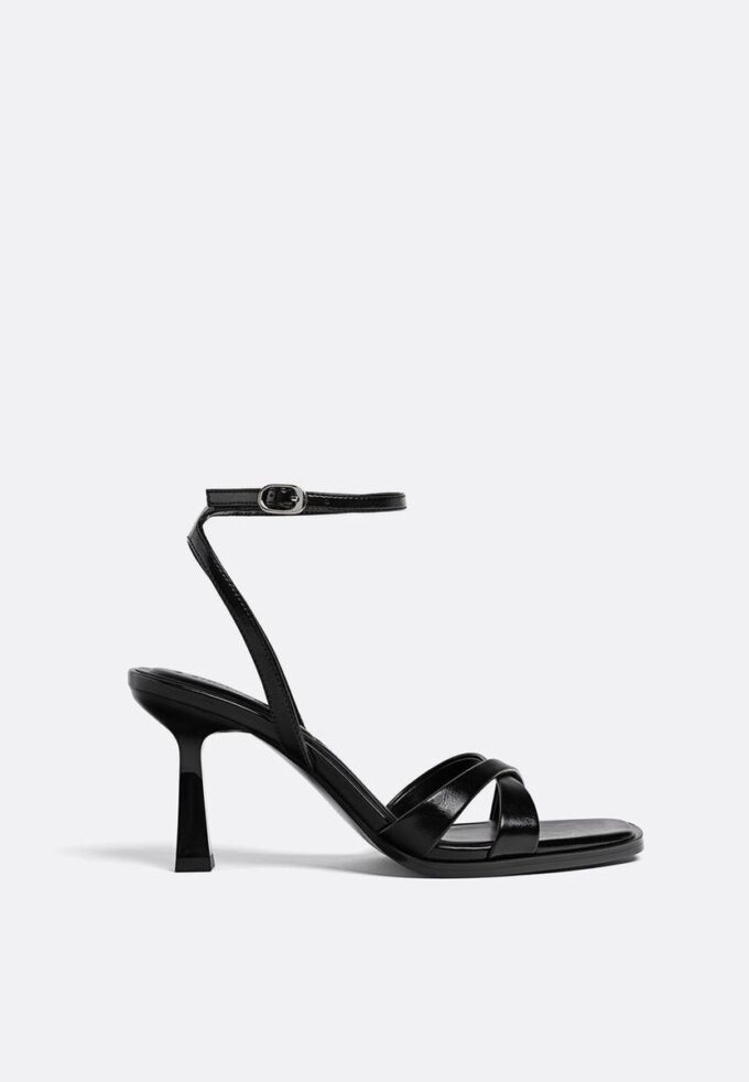 Zwarte sandalen met hak