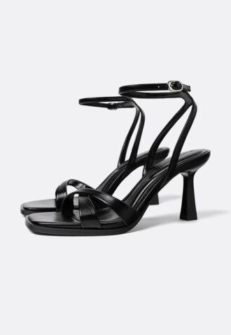 Zwarte sandalen met hak