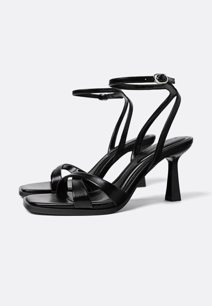 Zwarte sandalen met hak