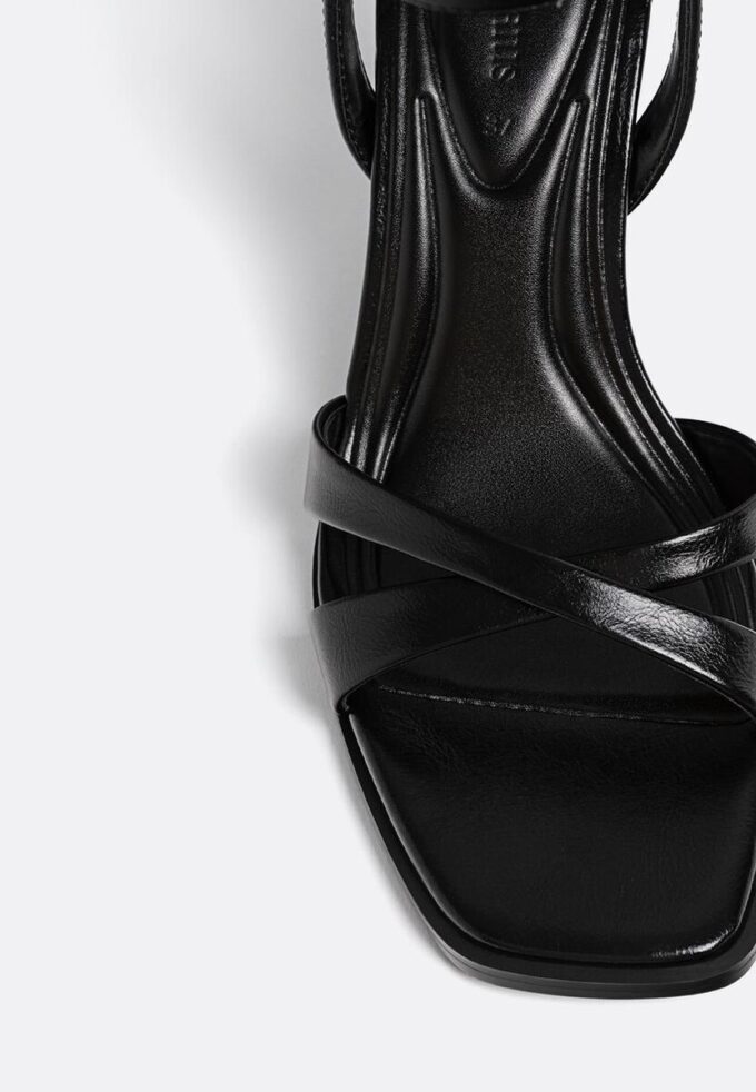 Zwarte sandalen met hak